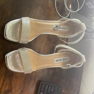 Never been worn Steve Madden size 8M
